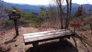 岩古谷山の山頂の広場