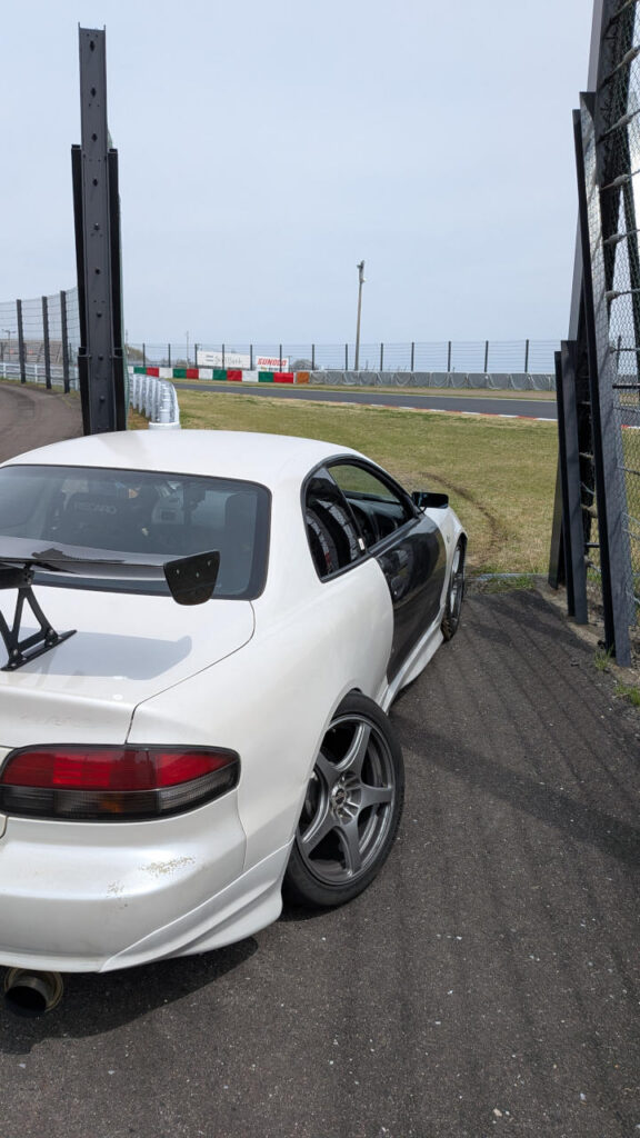 鈴鹿でハブ折れた＿|￣|○